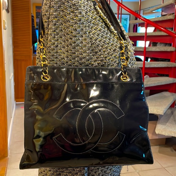 ‼️SOLD‼️💯Authentic CHANEL timeless CC patent leather tote - Picture 12 of 13